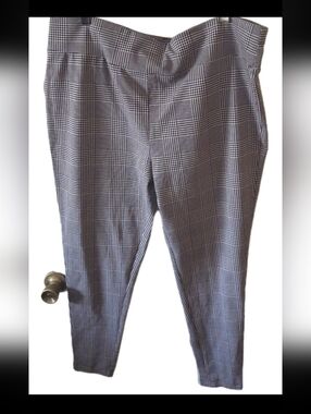 Terra & Sky - Women's Black/White Houndstooth Leggings Pants. Size 2X (20W-22W)
